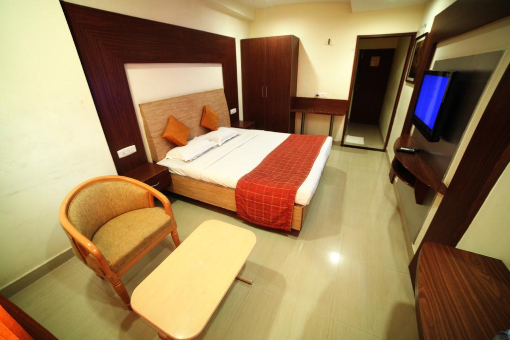 Hotel Sooriya Residency Ченнаї Номер фото